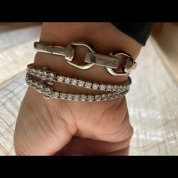 Gucci Horsebit, Mother of Pearl & Diamond Watch ⌚️ - Picture 11 of 13